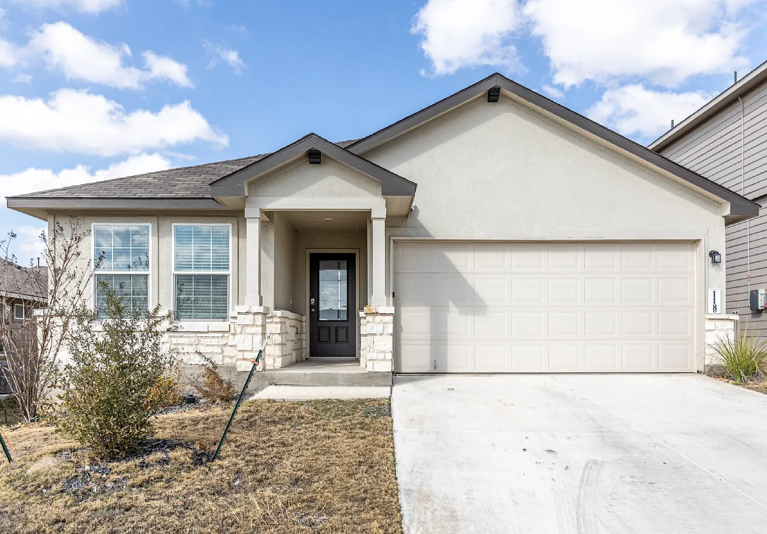 4 bed, 2.0 bath, 1901 sqft, $1,895 — Photo 1