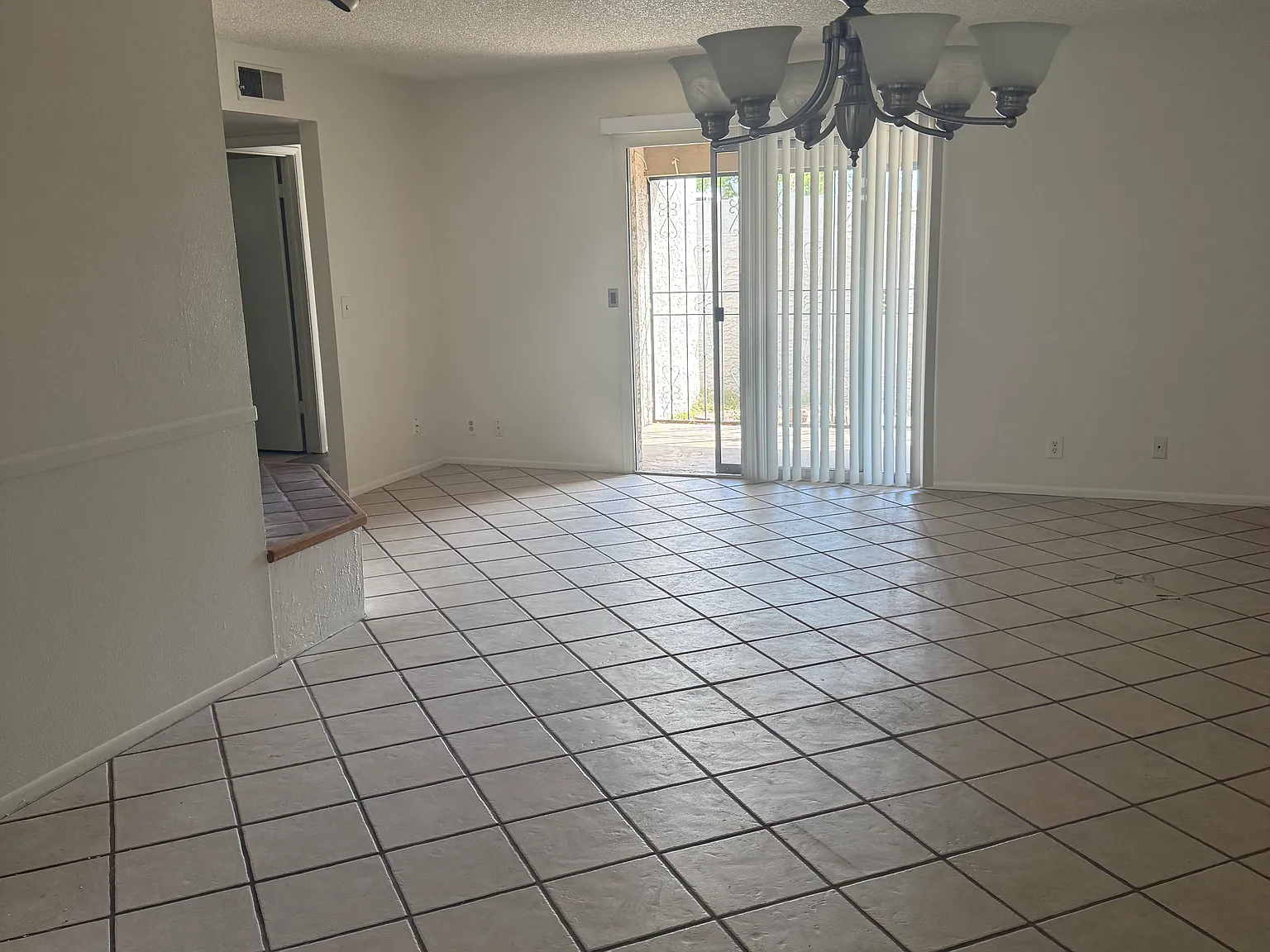 3 bed, 1194 sqft, $1,500 — Photo 2