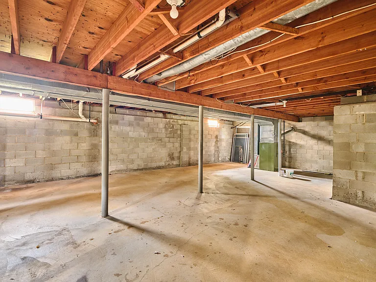 815 Clawson Ave — Photo 29