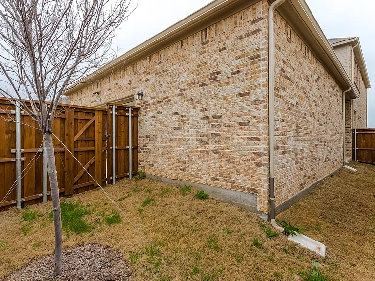 1537 Euclid Aly — Photo 41