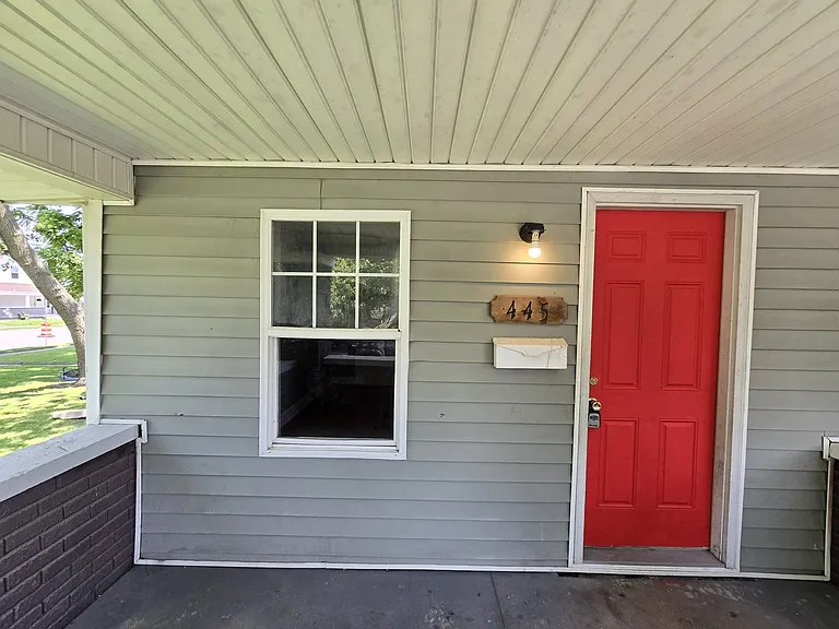 445 N Gladstone Ave — Photo 2