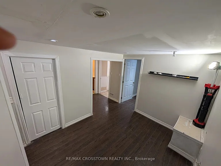 44 Smyth Cres SW — Photo 4