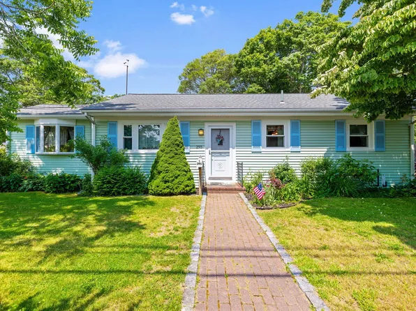 295 Seacoast Shores Boulevard, East Falmouth, MA 02536