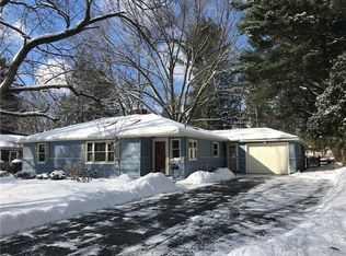 33 Woodside Dr, Penfield, NY 14526