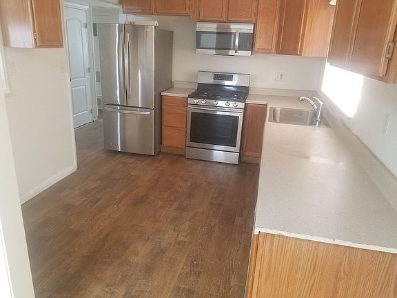 2nd image of 611 W Webb Dr