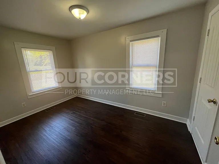 1901 Merritt Dr — Photo 10