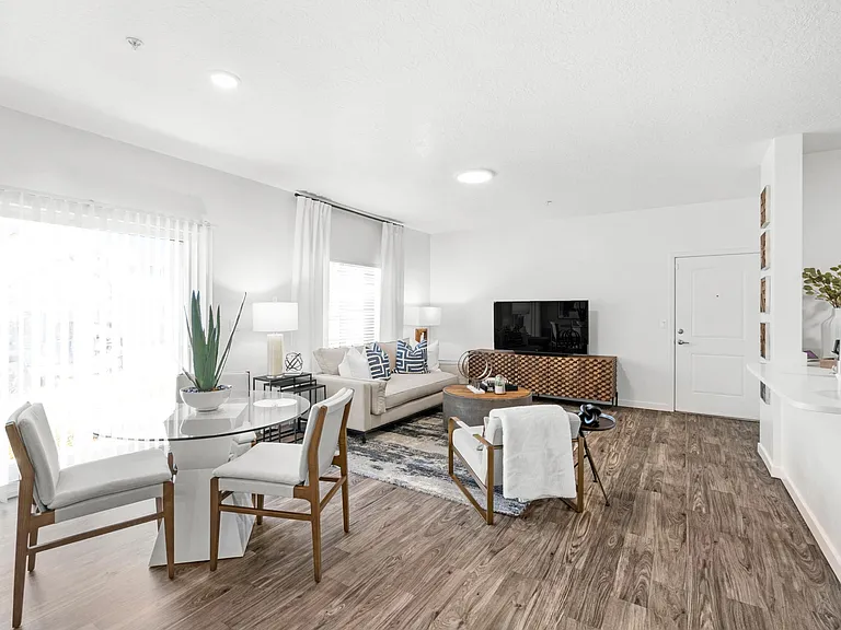 Wilshire Place — Photo 24