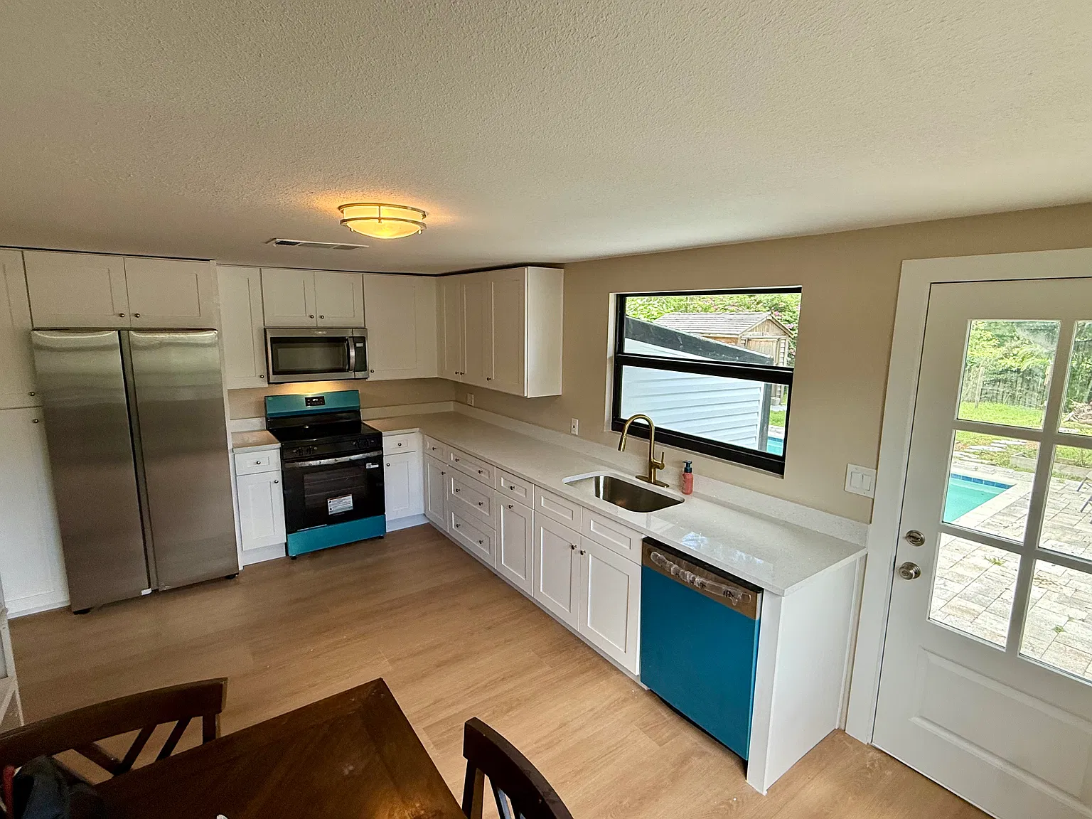 985 Cedarwood Ave — Photo 3