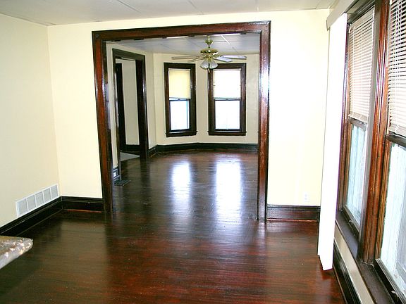 2nd image of 420 Hoyt St