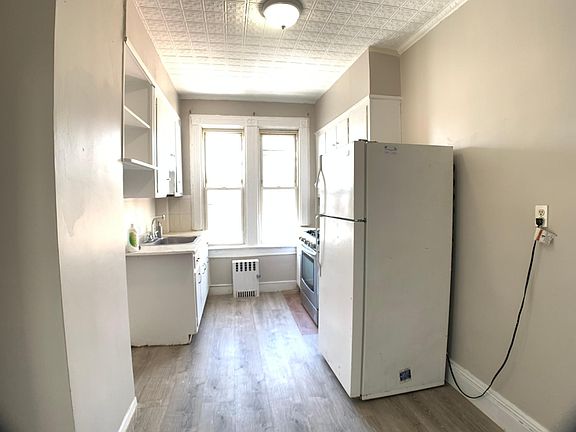 3rd image of 8716 Woodhaven Blvd #2R