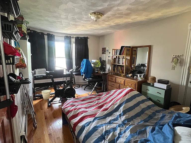 235 Columbia St #4R — Photo 6