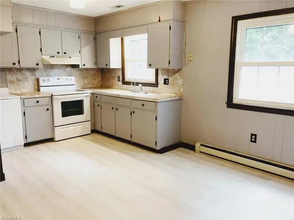 1401 Blair St, Thomasville, NC 27360