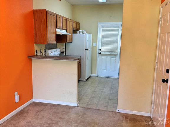 5th image of 737 Plaza Walk Dr