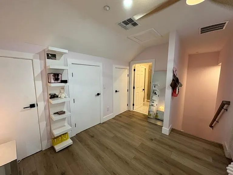 537 Campus St — Photo 26