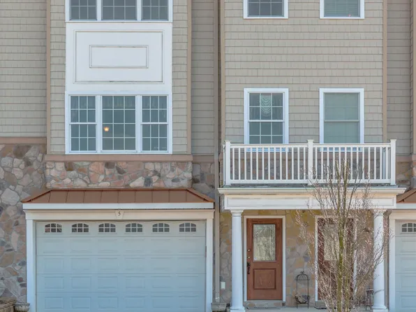5 White Oak Lane, Aberdeen, NJ 07747