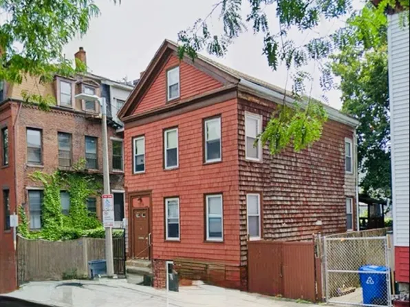 569 E 7th St, South Boston, MA 02127