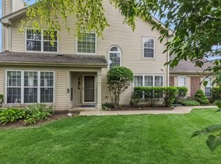 879 Dandridge Ct, Elgin, IL 60120