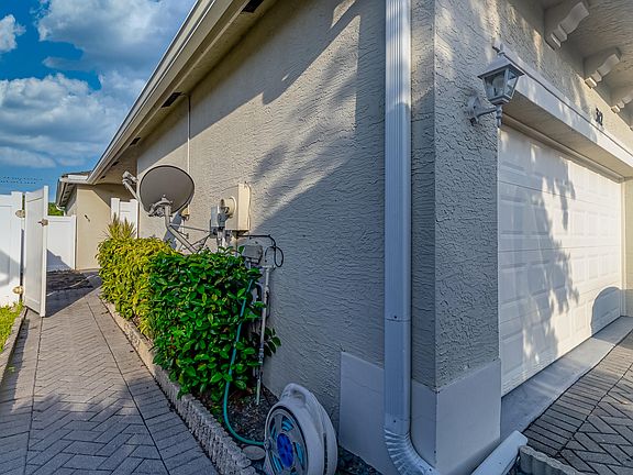 3rd image of 312 SW Tomoka Springs Drive