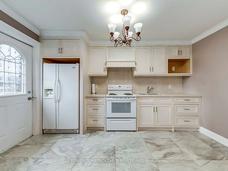 3564 Eglinton Ave W #2 — Photo 7