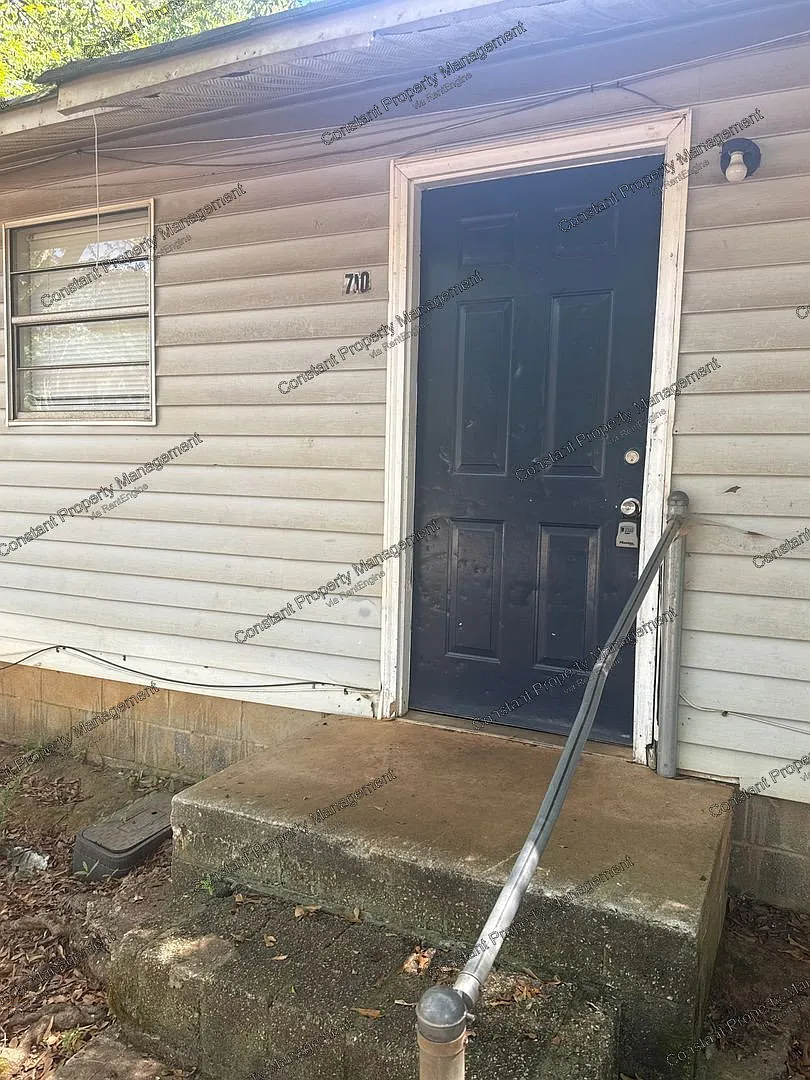 3 bed, 1.0 bath, 1100 sqft, $995 — Photo 3