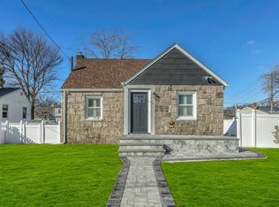 37 Northridge Ave, Merrick, NY 11566