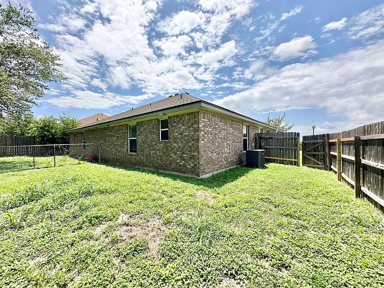 1501 Cinch Dr — Photo 22