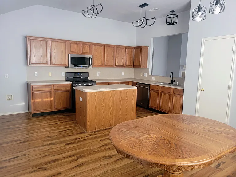 9105 Warren Dr — Photo 9