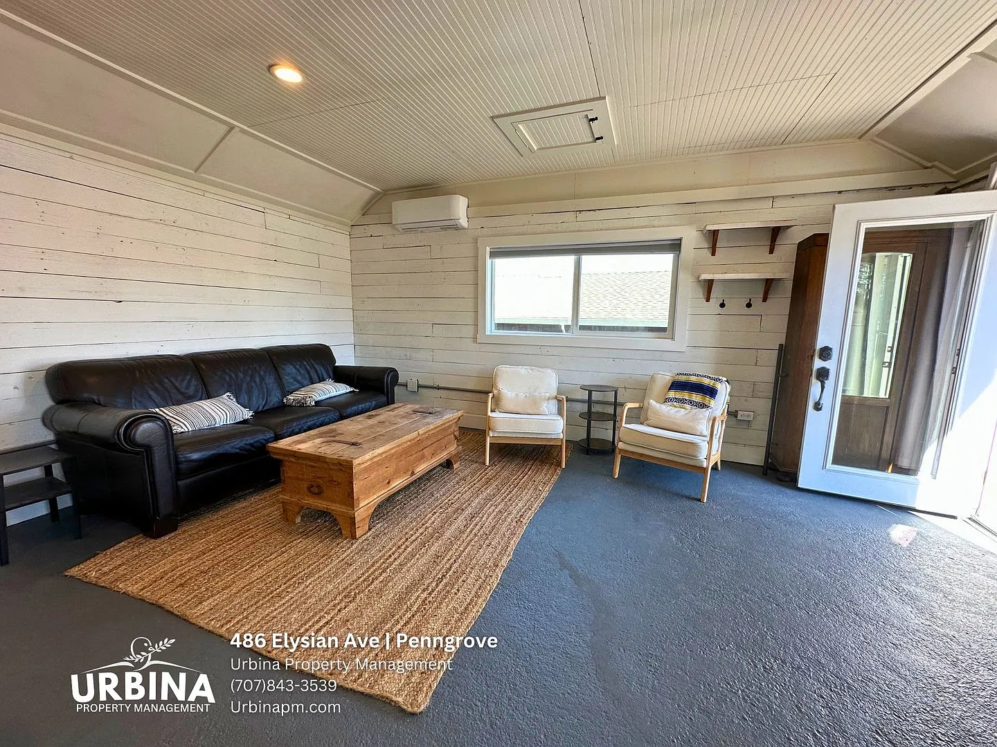 Charming Country Cottage with Private Yard and Utilities Included — Photo 4