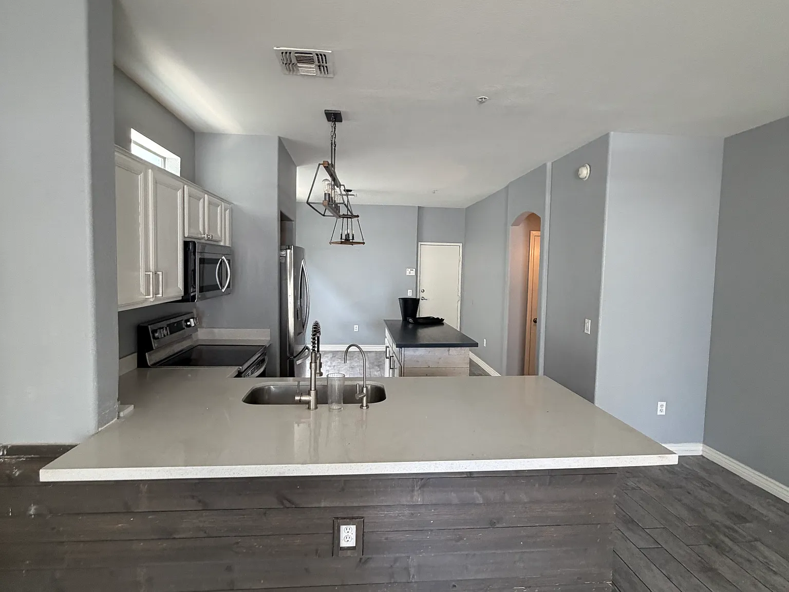 3 bed, 2.5 bath, 1399 sqft, $2,400 — Photo 2