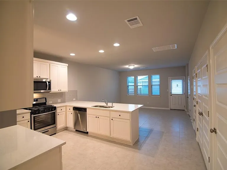 1732 Yaupon Grove Ln — Photo 1