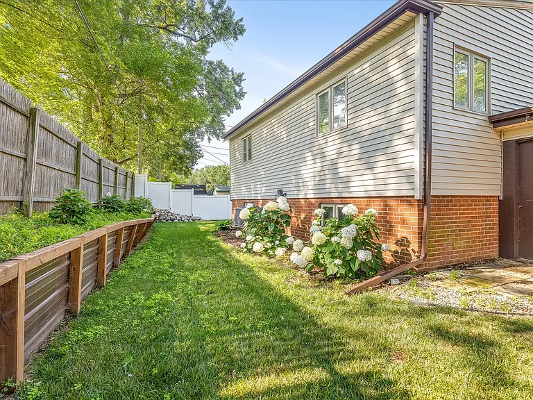 5114 Highcrest Rd — Photo 4
