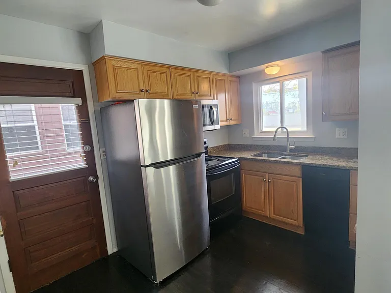 1501 W Farnum Ave — Photo 3
