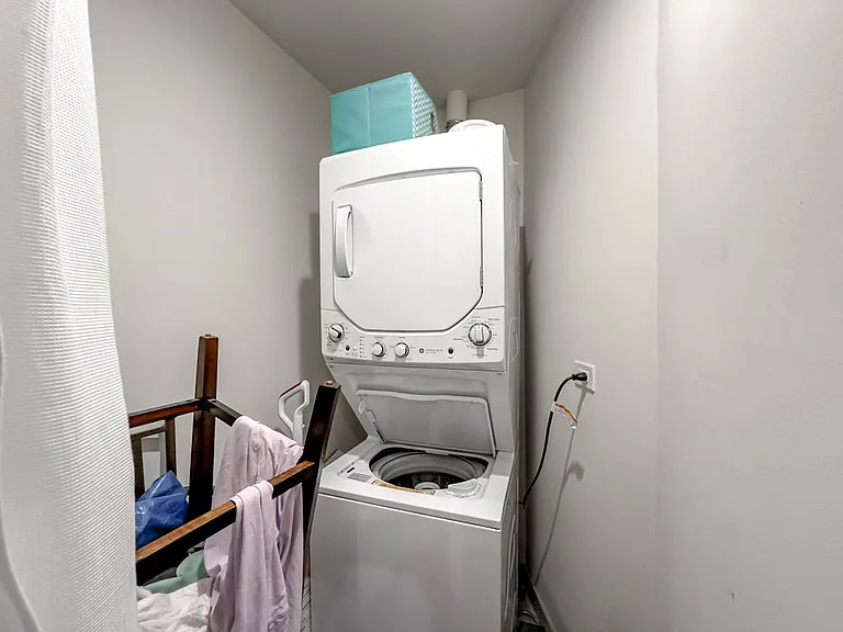 1044 W School St #2F — Photo 15