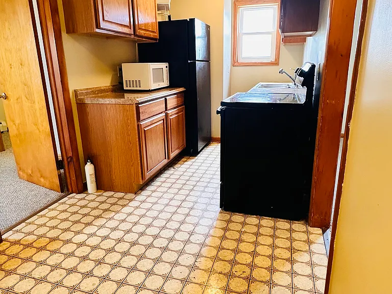 96 Main St #2R — Photo 2