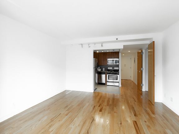 2nd image of 196 Stanton St #3AX