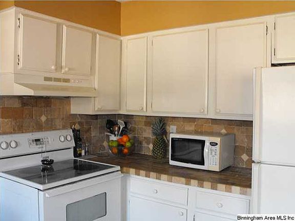 Very spacious eat in kitchen