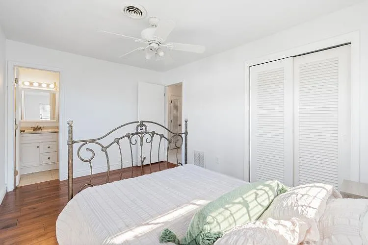 1001 SE 5th Ave — Photo 15