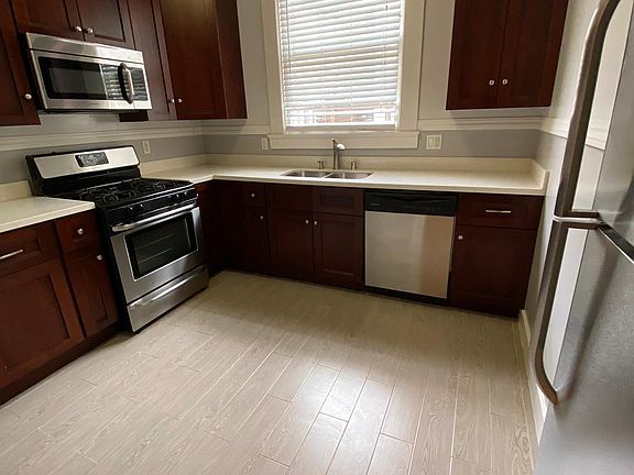 2nd image of 1372 Pine St #210