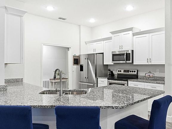 5th image of 331 Crescent Ridge Rd