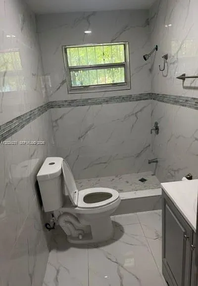 2 bed, 1.0 bath, 2008 sqft, $1,950 — Photo 4