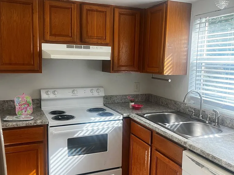 Spring Garden Apartments — Photo 2