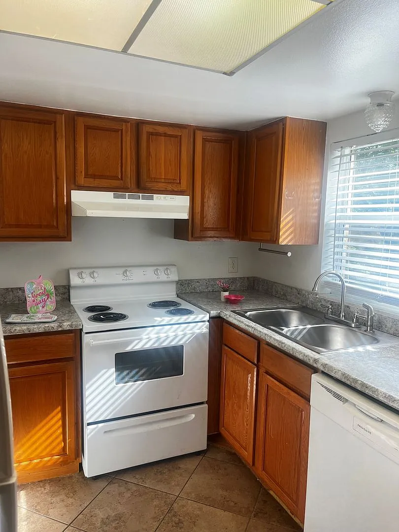 Building Photo - Spring Garden Apartments
