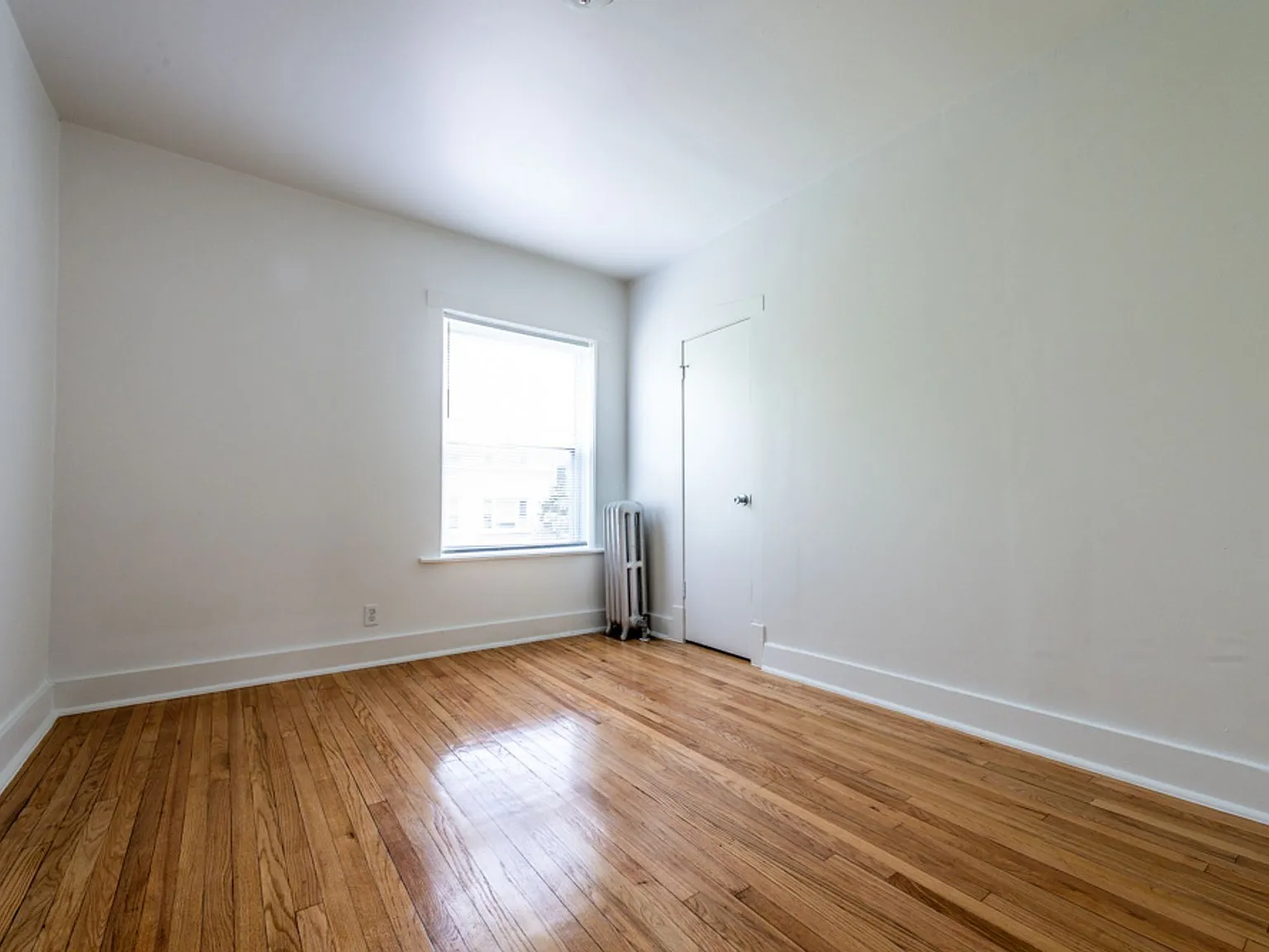 1415 W 80th — Photo 3