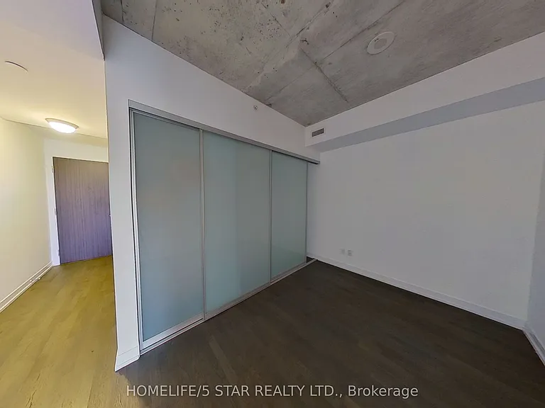 560 King St W #618 — Photo 10