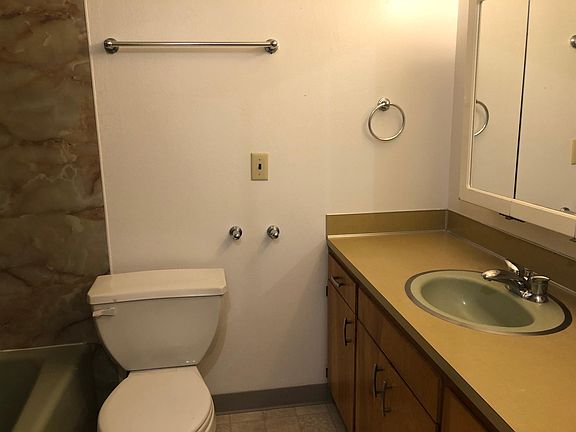 5th image of 450-452 NW Larry St
