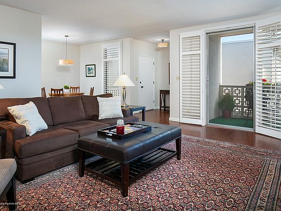 4th image of 1200 W Huntington Dr Unit 32