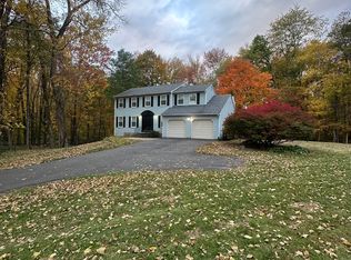 2 Croydon Dr, Bloomfield, CT 06002