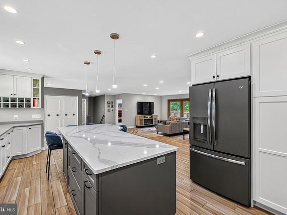 4th image of 115 Swanhill Ct