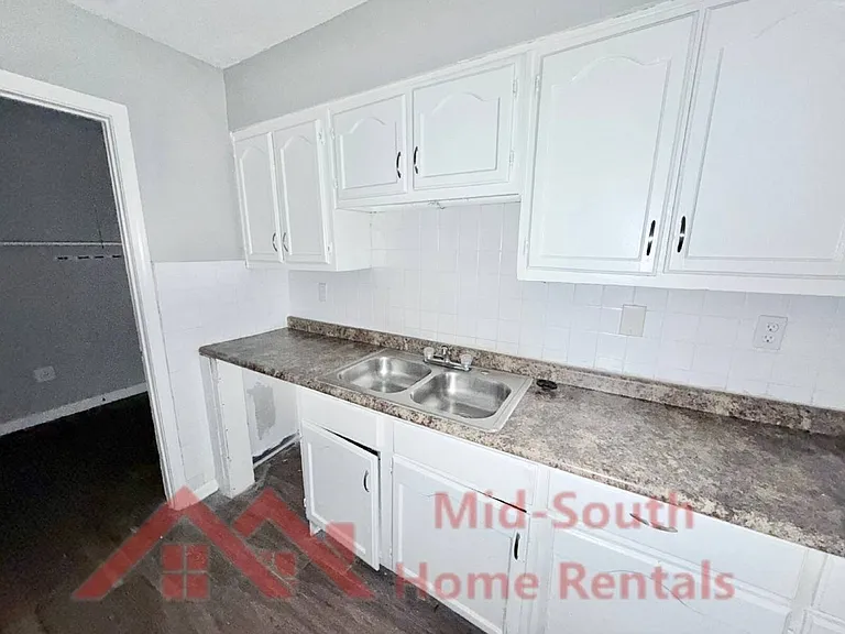 1270 Chickamauga Ave — Photo 7