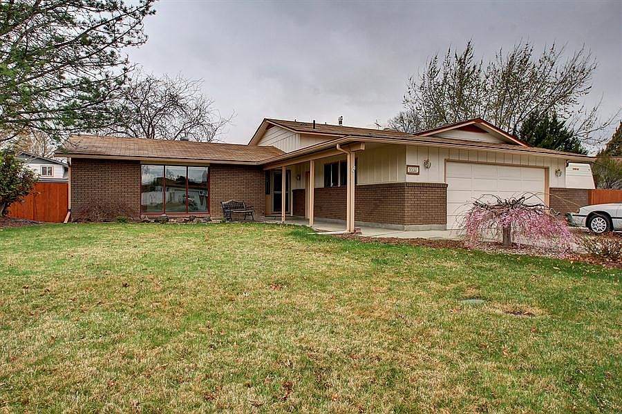 1st image of 9557 W Dorsetshire Pl